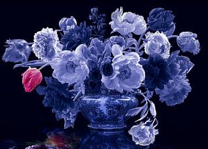 Stilleben 'Blühende Delots Blau und Rot
