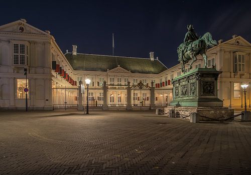 Noordeinde Palace at night
