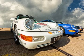 Porsches in einer Reihe.