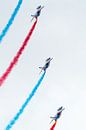 Patrouille de France met rode en blauwe rook van Wim Stolwerk thumbnail