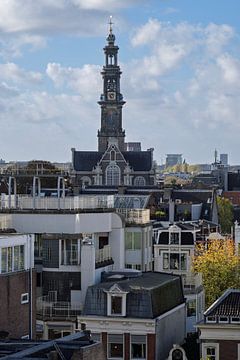 Westerkerk gezien vanaf de Nieuwe kerk Amsterdam van Peter Bartelings