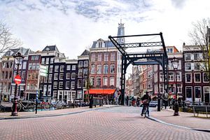 Pont en aluminium sur le Kloveniersburgwal