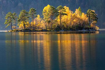 Herfstsfeer aan de Eibsee van Andreas Müller