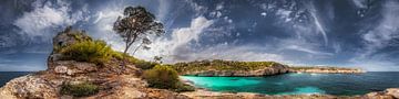 Bay on the island of Mallorca with turquoise sea. by Voss Fine Art Fotografie