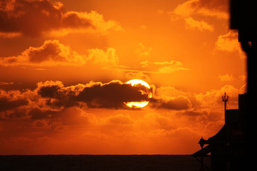 Sunset Katwijk aan Zee by O uwehand