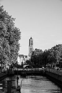 De Weerdsluis en de Domtoren in Utrecht (zwart-wit staand)