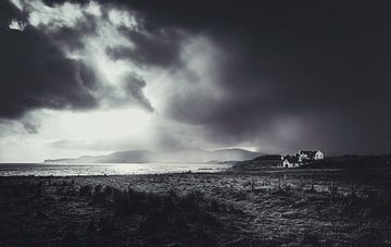 Neist Point klif in idyllisch Schotland bij de Highlands op het eiland Skye. van Jakob Baranowski - Photography - Video - Photoshop
