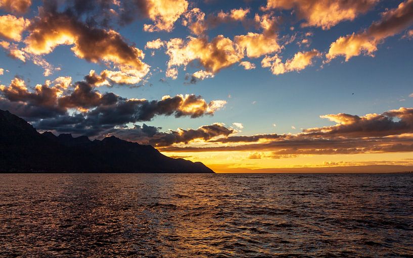 Untergehende Sonne am Genfer See von Maarten Salverda