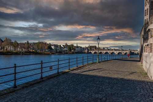 Maastricht een blik op de Maas en St Servaasbrug