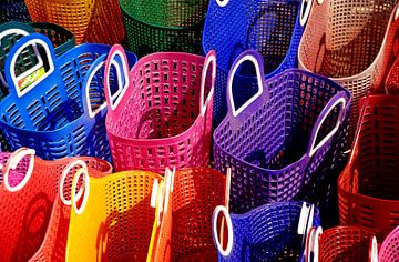Plastic baskets - Analoge Fotografie! von Tom River Art