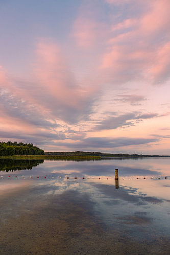 Abends am Schaalsee in Seedorf mit Wolken und Spiegelung