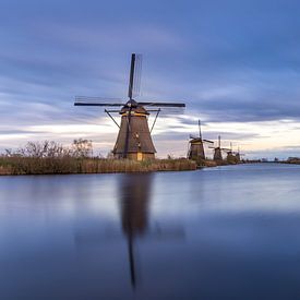 Les moulins de Kinderdijk au coucher du soleil sur Jens De Weerdt