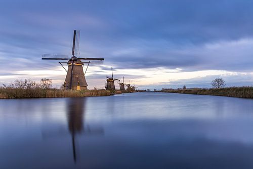 Kinderdijk molens bij zonsondergang van Jens De Weerdt