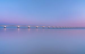 Die Zeelandbrücke bei Sonnenaufgang von Sander Grefte