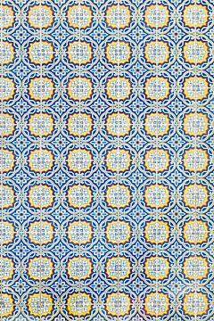 Typische tegels van Portugal - blauw / geel van Ellis Peeters