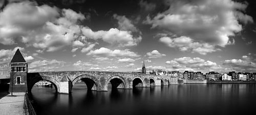 Sint Servaas Brücke Maastricht, schwarz und weiß