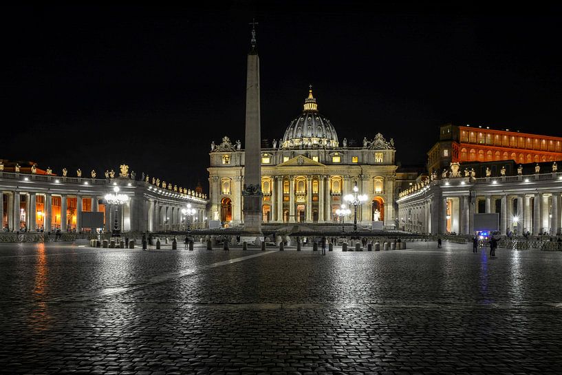 St Peter's Square at night by Jaco Verheul