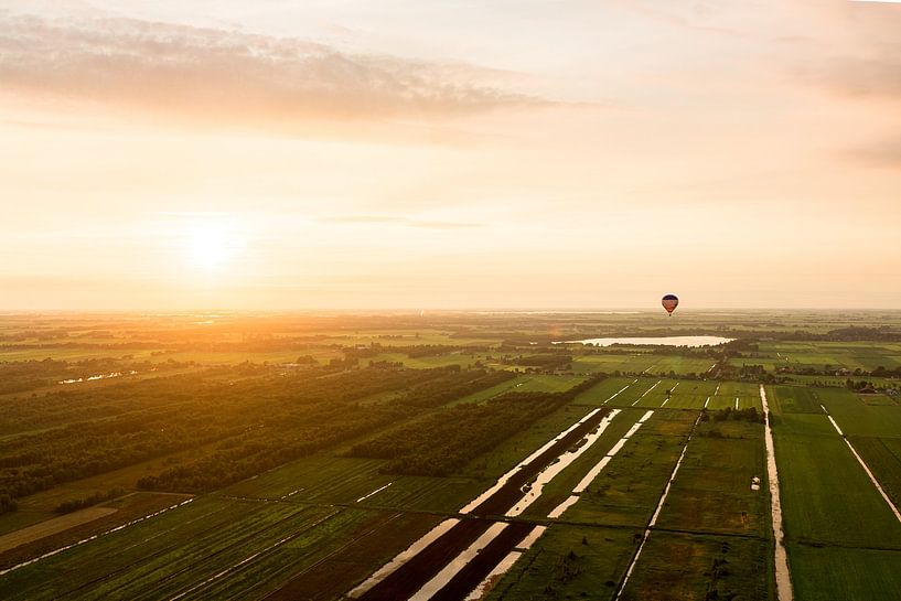 Sonnenuntergang aus einem Heißluftballon von Gijs de Kruijf