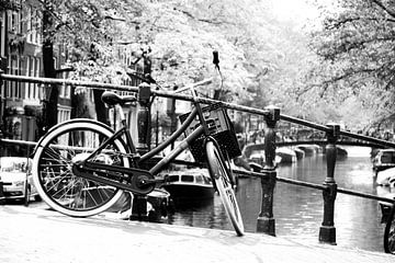 Eenzame fiets in Amsterdam van Christel Verschuren