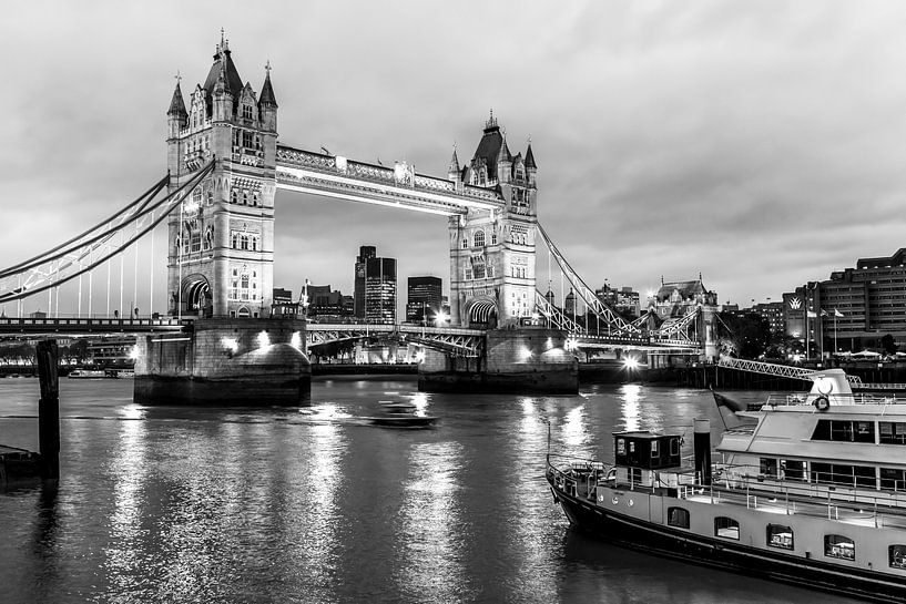 Tower Bridge in London / Schwarzweiss von Werner Dieterich