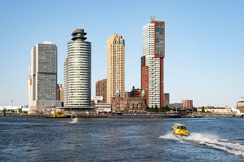 Skyline "Kop van Zuid" Rotterdam met watertaxi