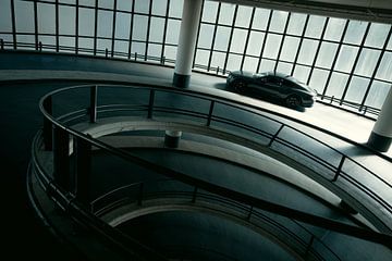 Bentey Continental GT in einem Parkhaus von Ricardo van de Bor