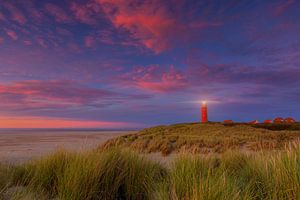 Phare près de De Cocksdorp sur l'île de Texel après le coucher du soleil