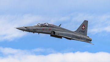 Un Northrop F-5F Tiger II des Forces aériennes suisses. sur Jaap van den Berg