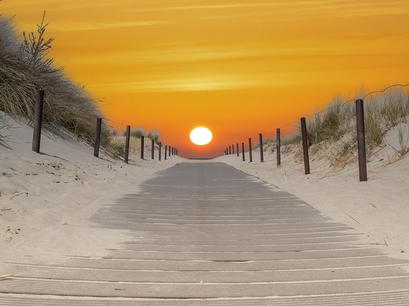 Chemin de plage avec lever de soleil sur la mer Baltique par Animaflora PicsStock