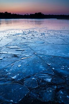 Frozen lake van Steven Driesen