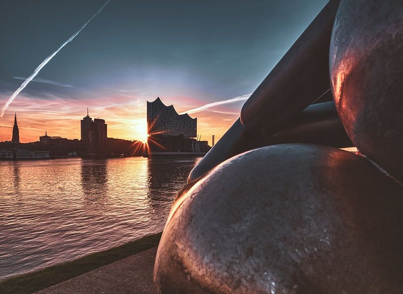 Hamburg - Elbphilharmonie (Elphi) at sunrise by Das-Hamburg-Foto