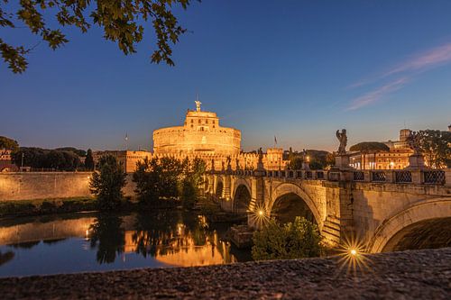 The Sant'Angelo bridge and the Castel Sant'angelo at night..