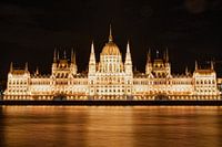 Hongaars parlement in Boedapest 's nachts