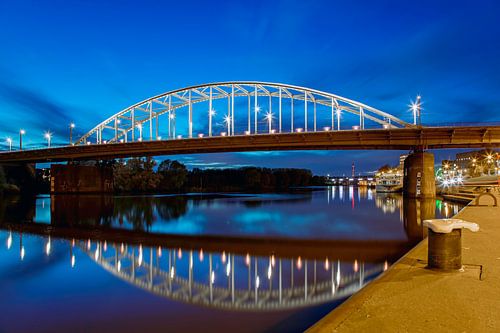 Arnhem, John Frost Bridge night photograph