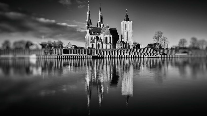 St-Martinuskerk Cuijk #6 (zwart wit) van Lex Schulte