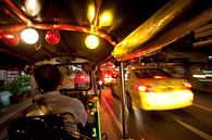 Tuktuk in Bangkok. von Luuk van der Lee Miniaturansicht