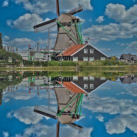 Réflexion sur l'eau, Zaanse Schans, Pays-Bas sur Maarten Kost