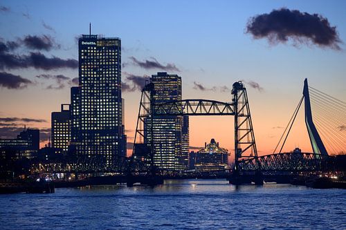 zonsondergang skyline Rotterdam van Rick Keus
