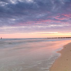 Kleurrijke zonsondergang aan de kust van Pixxi Hut |  Jaimie