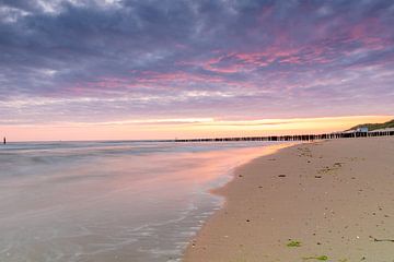 Kleurrijke zonsondergang aan de kust van Pixxi Hut |  Jaimie