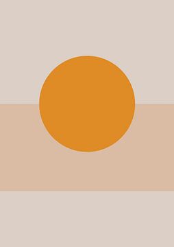 Geometrische vormen in zacht en hard oranje tegen een beige achtergrond. van Studio Allee