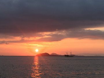 Sunset with boat van Christine Volpert
