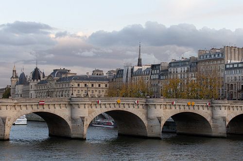 Panorama von Paris vom Fluss aus