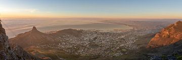 Kaapstad bij zonsondergang van Dennis Eckert