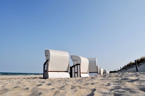 Chaises longues de plage entre Lobbe et Thiessow sur l'île de Rügen