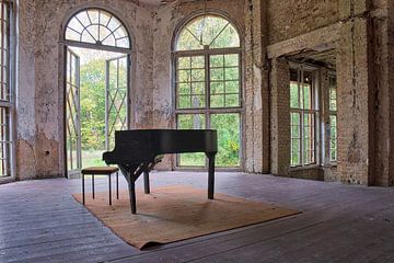 The Old Piano by Vincent den Hertog