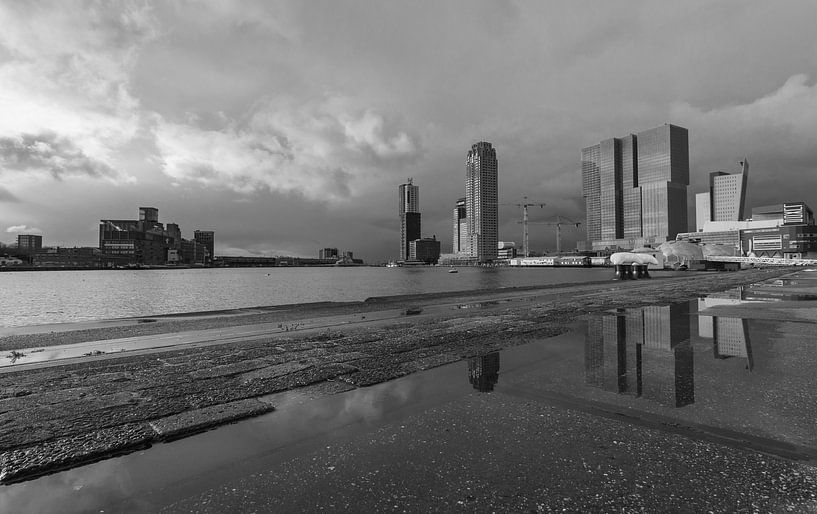 Rijnhaven Rotterdam après la pluie par Ilya Korzelius