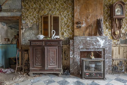 Living room in an abandoned farmhouse