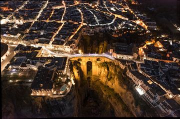 Verlichte Brug van Ronda bij Nacht