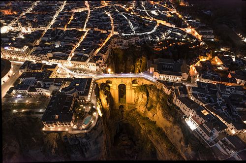 Pont illuminé de Ronda la nuit